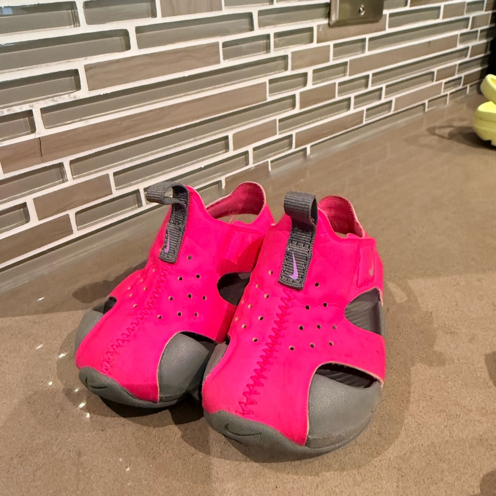 Nike Kids Water Shoes in Pink and Gray